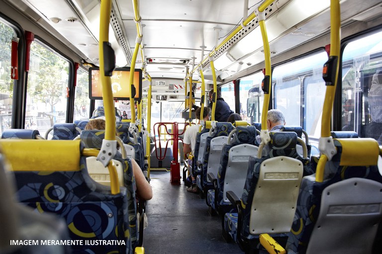 Mulher tem carteira furtada ao entrar em ônibus em Viçosa