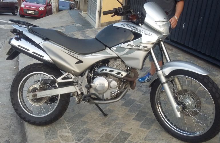 falcon cinza