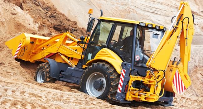 SAAE renova frota e adquire três veículos e uma máquina retroescavadeira