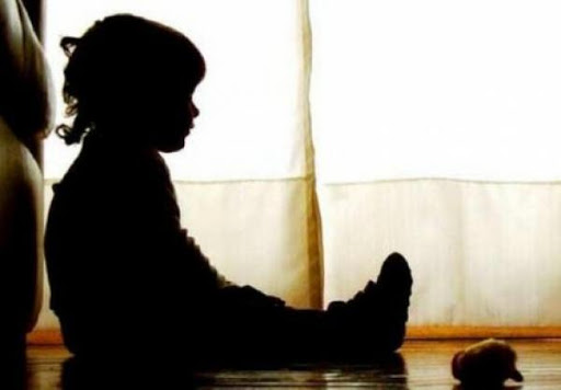 Polícia e Conselho Tutelar resgatam crianças de 4 e 5 anos após mãe deixa-las sozinhas em casa no Centro de Viçosa