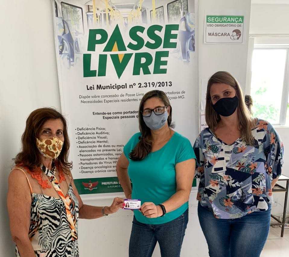 Entregues as primeiras carteirinhas de prioridade para pessoas com fibromialgia