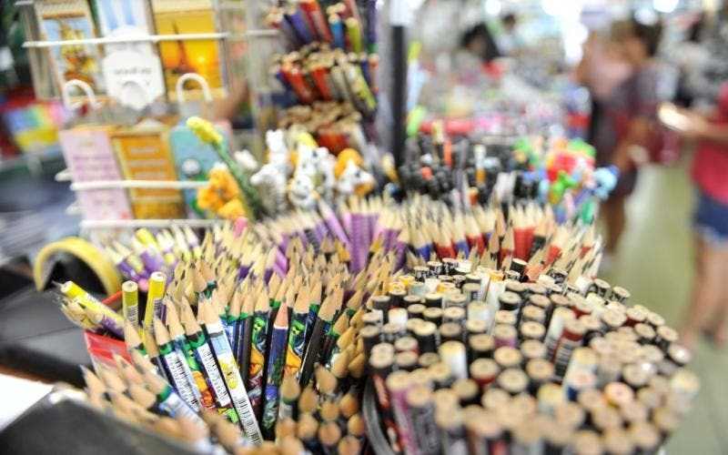 Procon de Viçosa orienta na compra de materiais escolares