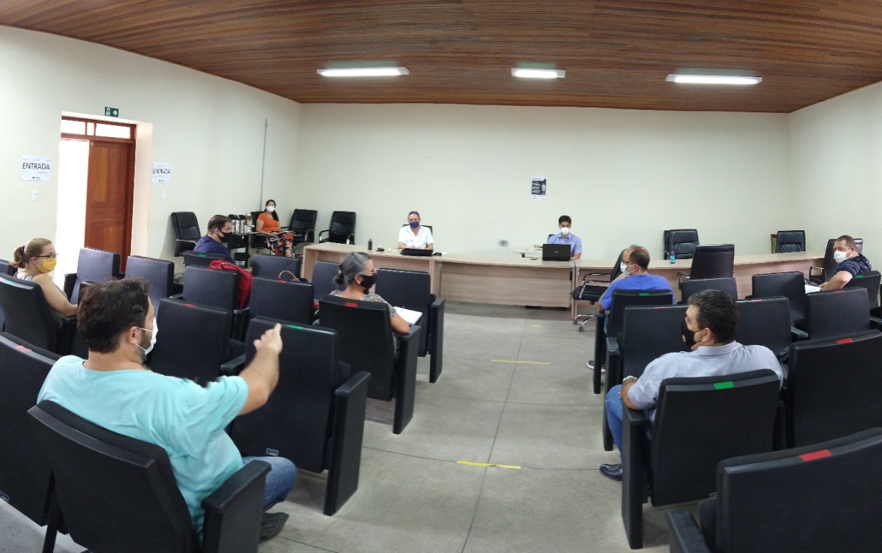 Secretário de Saúde se reúne com membros do COES