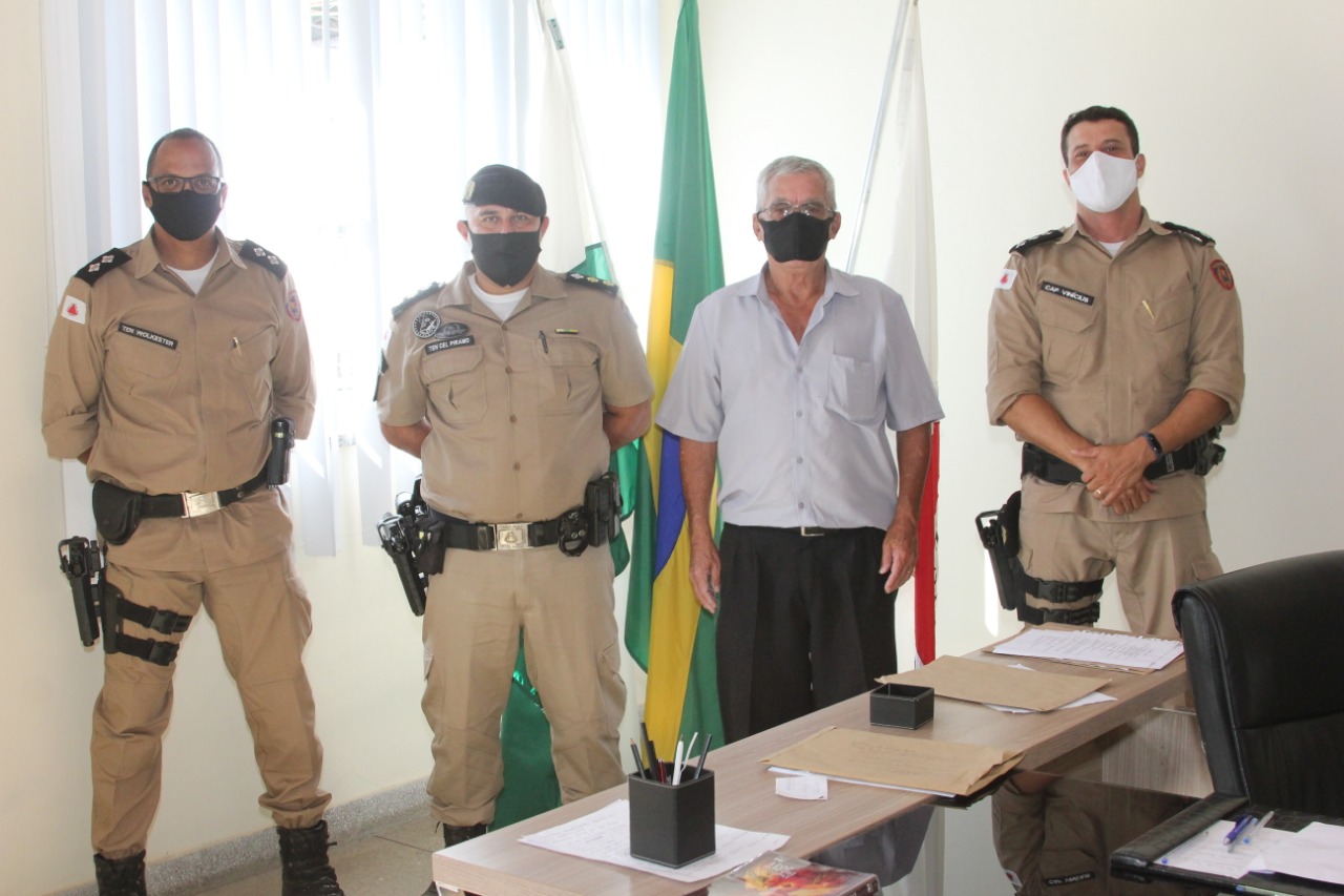 Prefeito Raimundo Violeira recebe visita do novo comandante da Polícia Militar de Viçosa