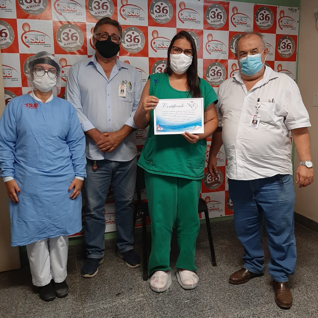 Primeira enfermeira é vacinada no HSJB