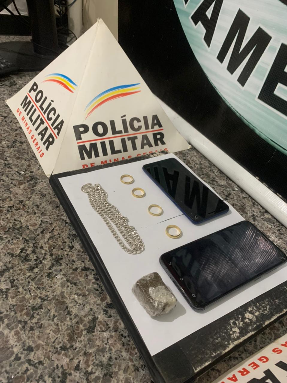 PM prende dois homens e recupera parte de material roubado de joalheria assaltada em Viçosa