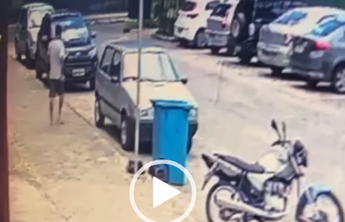 Carro é furtado na Rua dos Estudantes no Centro de Viçosa