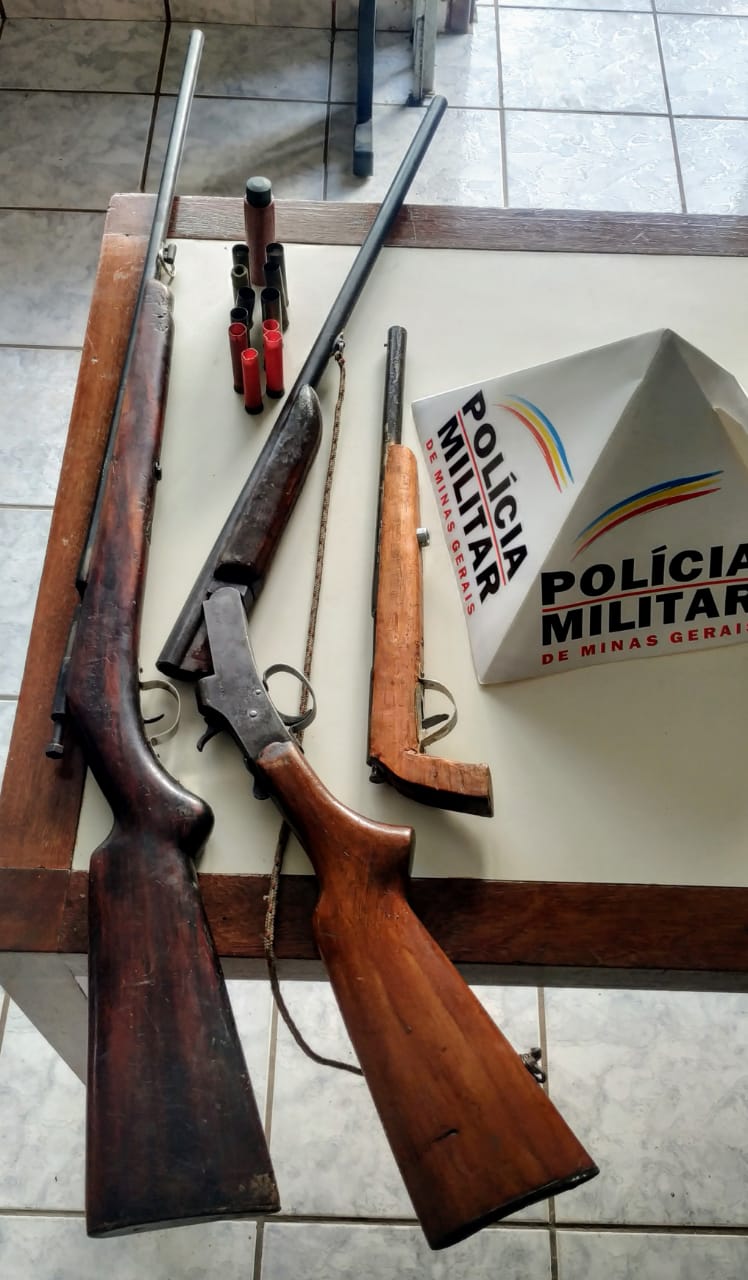 Homens presos com armas de fogo e munições na zona rural de Canaã e em Araponga