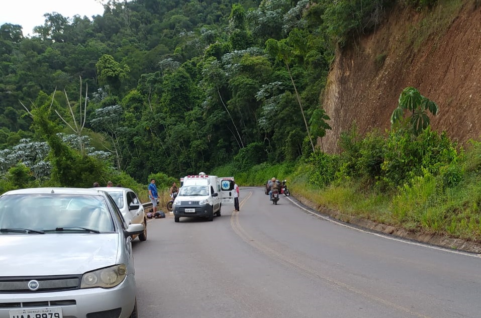 Duas pessoas ficaram gravemente feridas em um acidente de trânsito entre Canaã e São Miguel do Anta