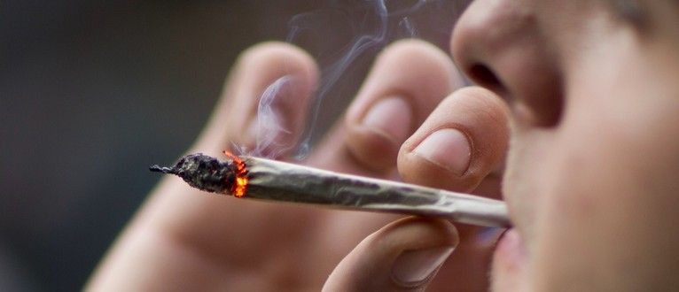 Adolescente detido com cigarro de maconha no bairro de Fátima