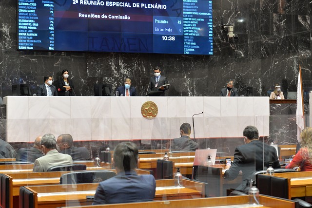 Deputados exigem lista de vacinados da Secretaria de Saúde de Minas Gerais para investigar os furas-filas