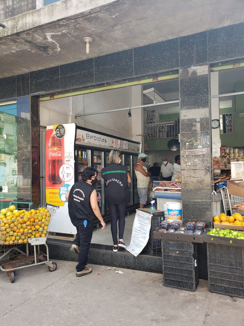 Fiscais da prefeitura de Viçosa apertam o cerco contra comerciantes que descumprem as normas da Onda Roxa