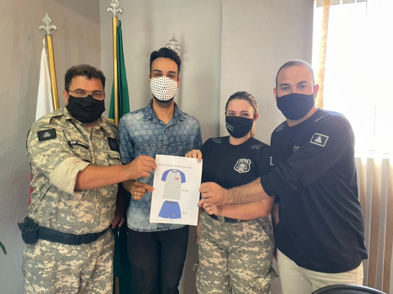 Inclusão Produtiva estimula detentos a confeccionar uniformes escolares