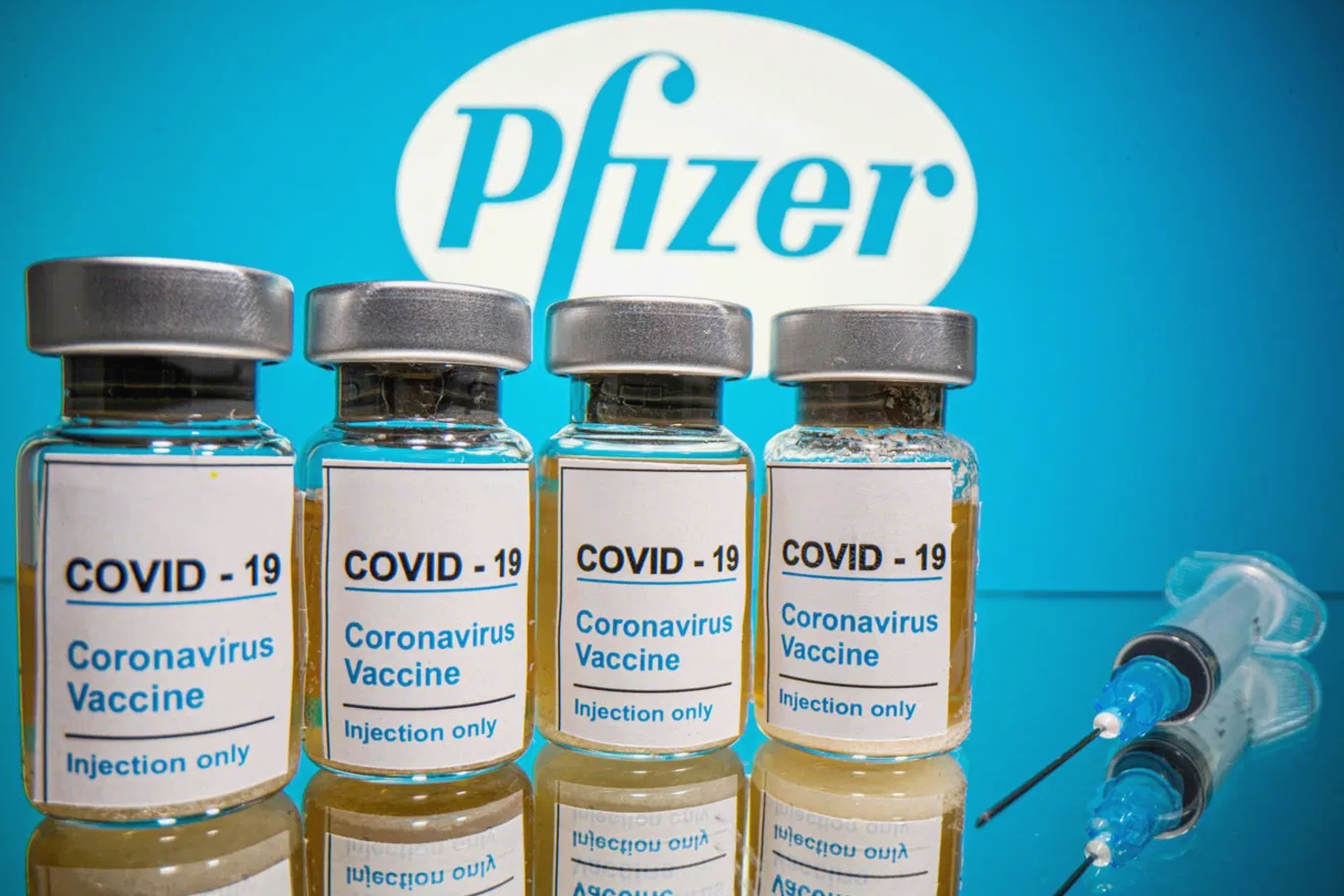 Após recusar ofertas da Pfizer, governo anuncia 14 milhões de doses da empresa até junho