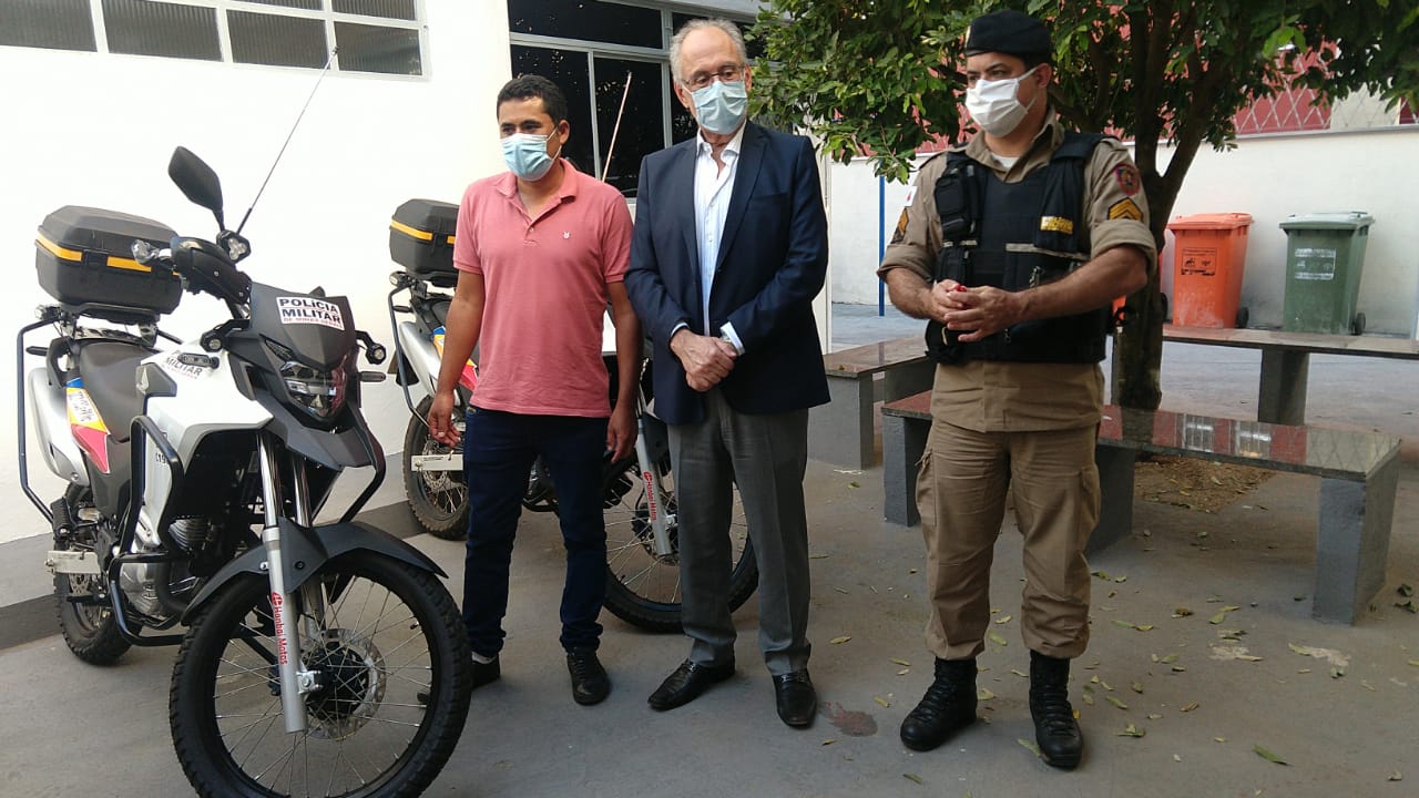 Roberto Andrade inicia entrega de Veículos para Polícia Militar