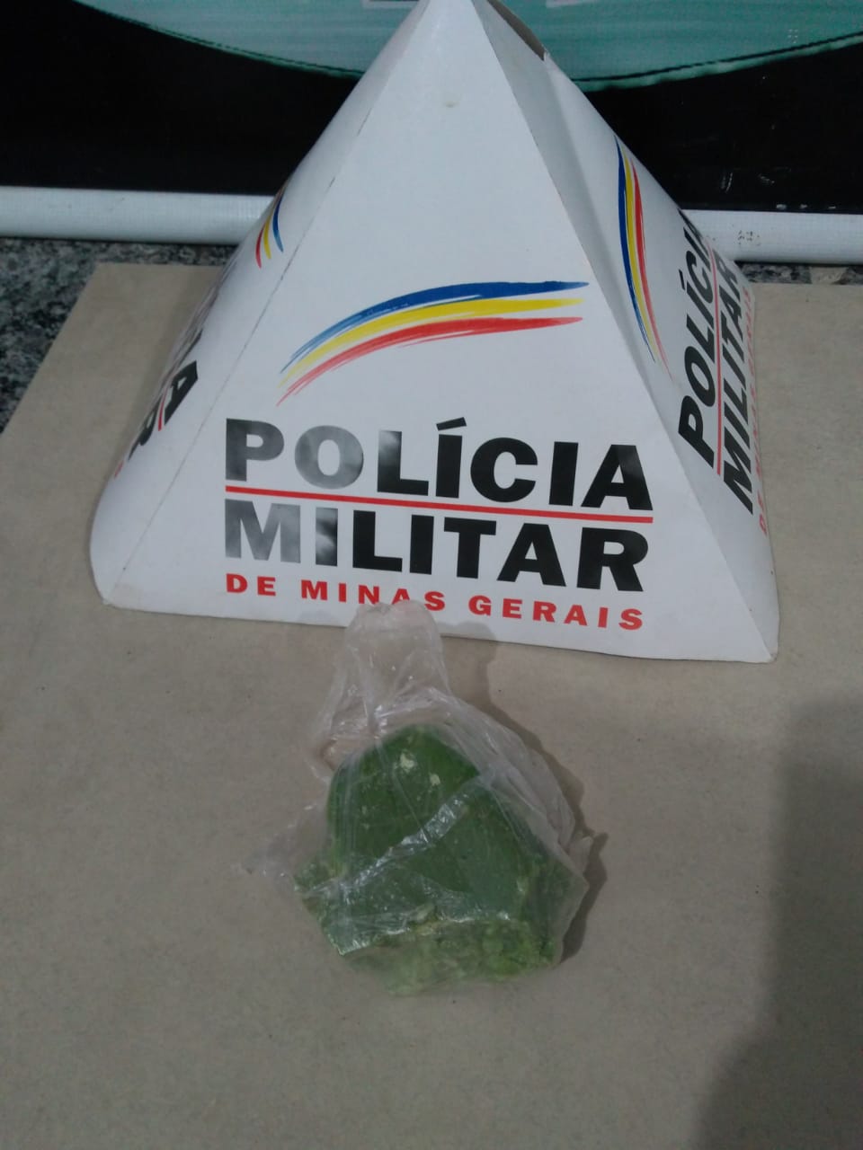 Pedra de crack apreendida no bairro Estrelas, em Viçosa