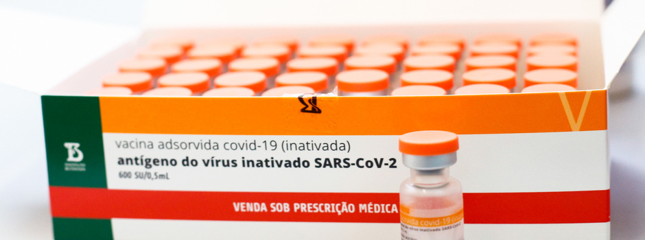 Minas Gerais recebe nova remessa de vacinas e inicia imunização de idosos de 75 a 79 anos