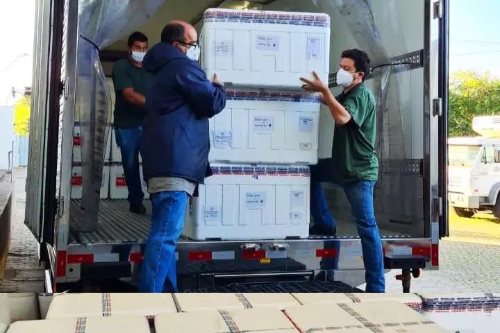 Minas recebe mais de 700 mil doses para vacinar idosos entre 60 e 64 anos