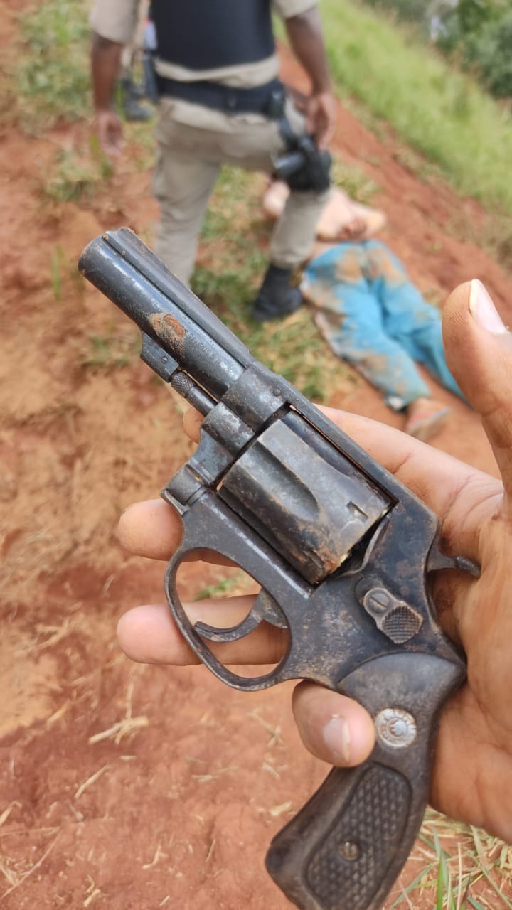 Duas pessoas foram presas por roubo de motocicleta na zona rural de Araponga