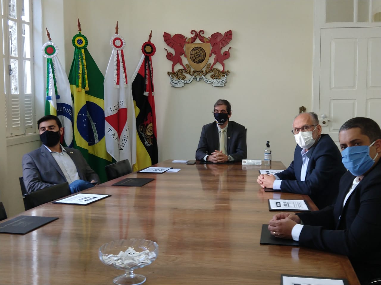 Igor Eto, secretário estadual de governo visita UFV e conhece os projetos da instituição no combate a Covid-19