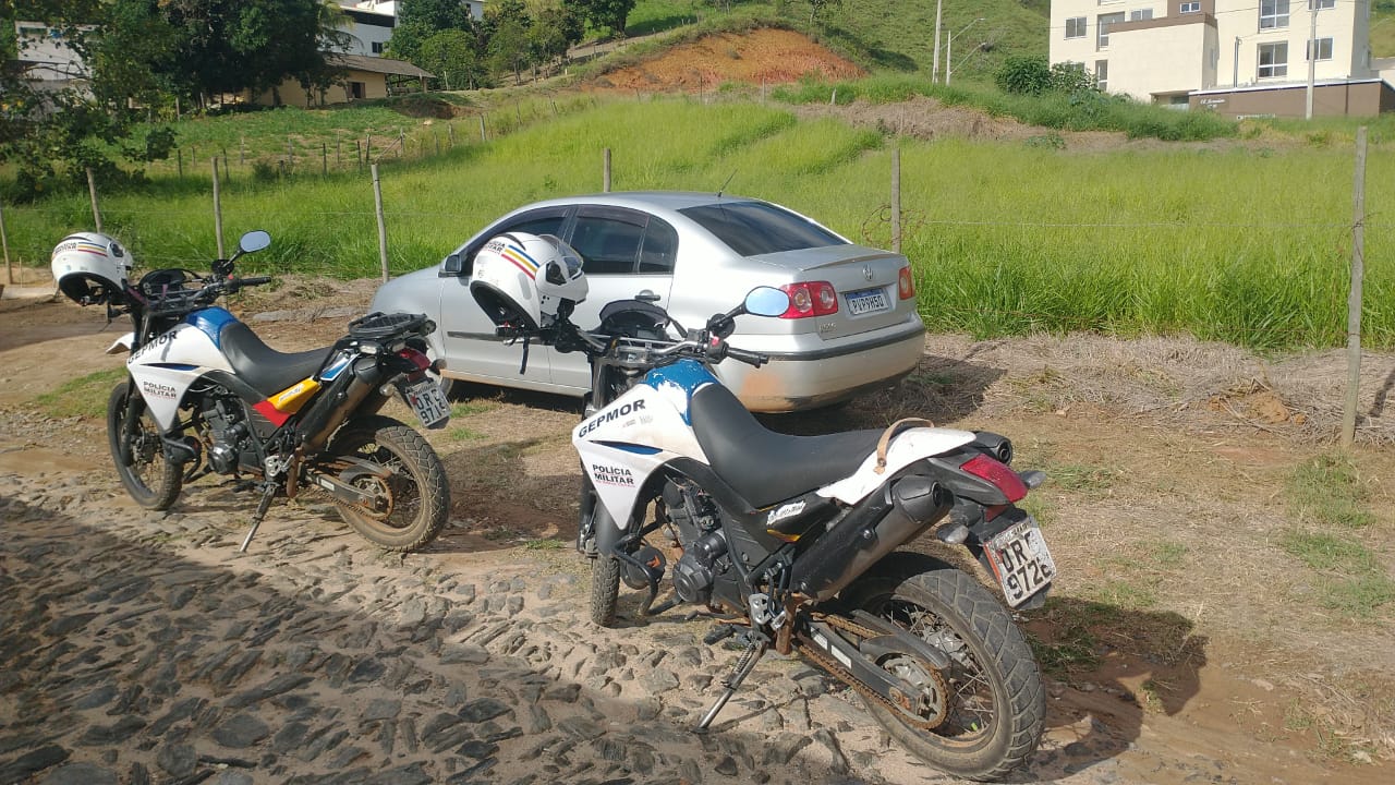 Automóvel roubado recuperado pela Polícia Militar