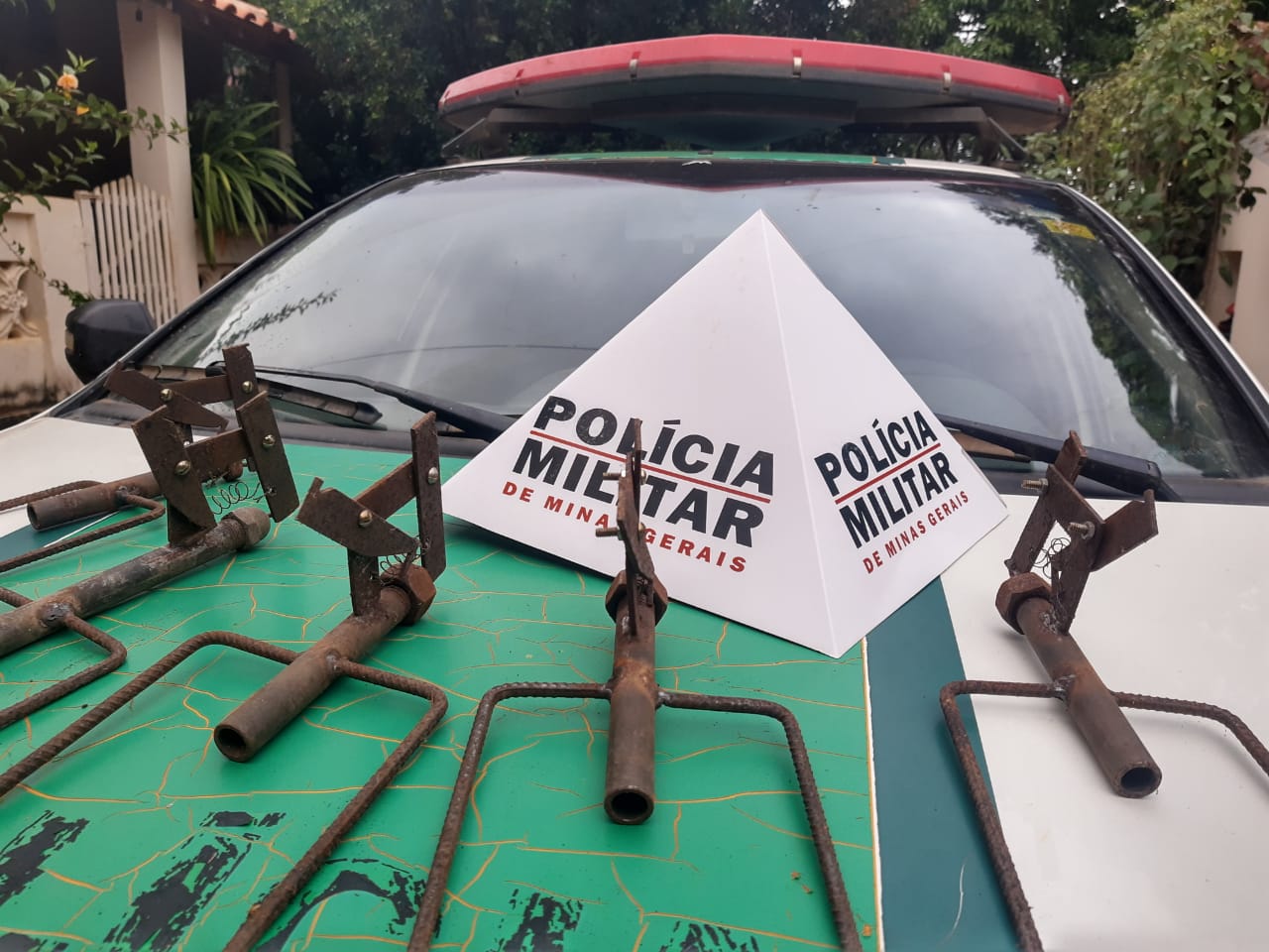 Homem preso com “trabucos” na zona rural de Ubá