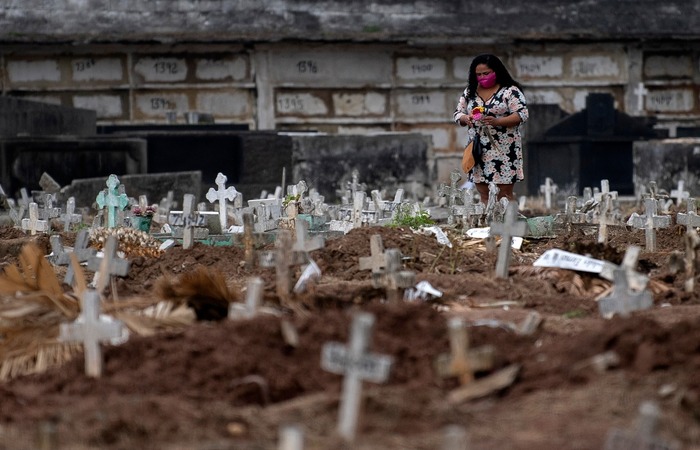 Brasil atinge marca de 400 mil mortos pela Covid-19