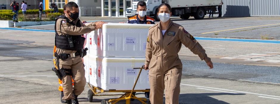 Estado distribui vacinas e amplia imunização para gestantes, mães que acabaram de dar à luz e pessoas com comorbidades