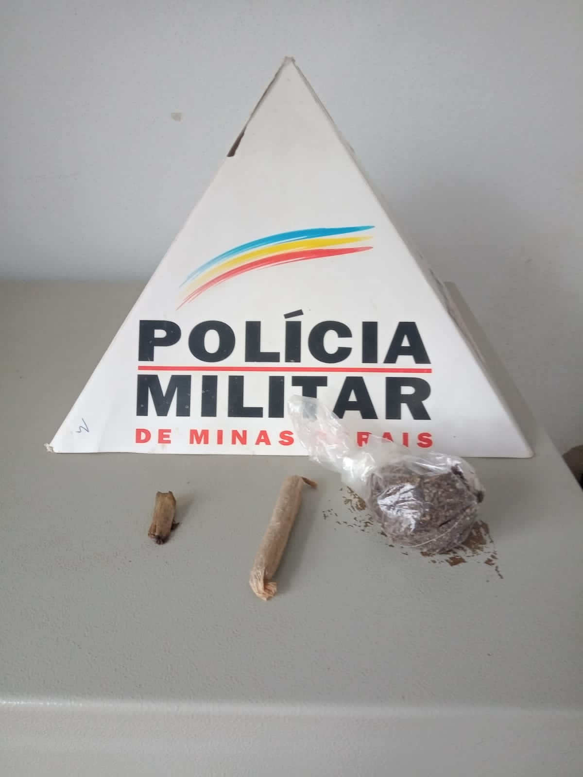 Drogas são apreendidas com jovens em Teixeiras