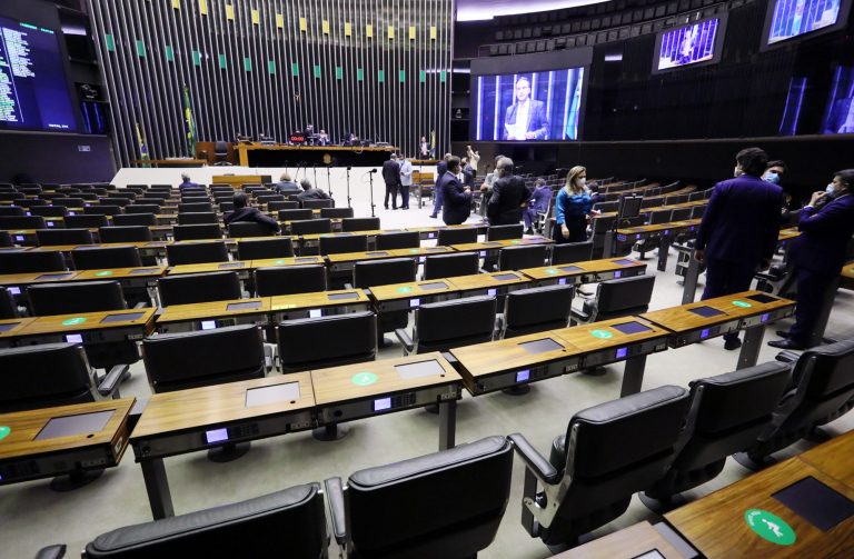 Câmara aprova projeto de combate ao superendividamento dos consumidores