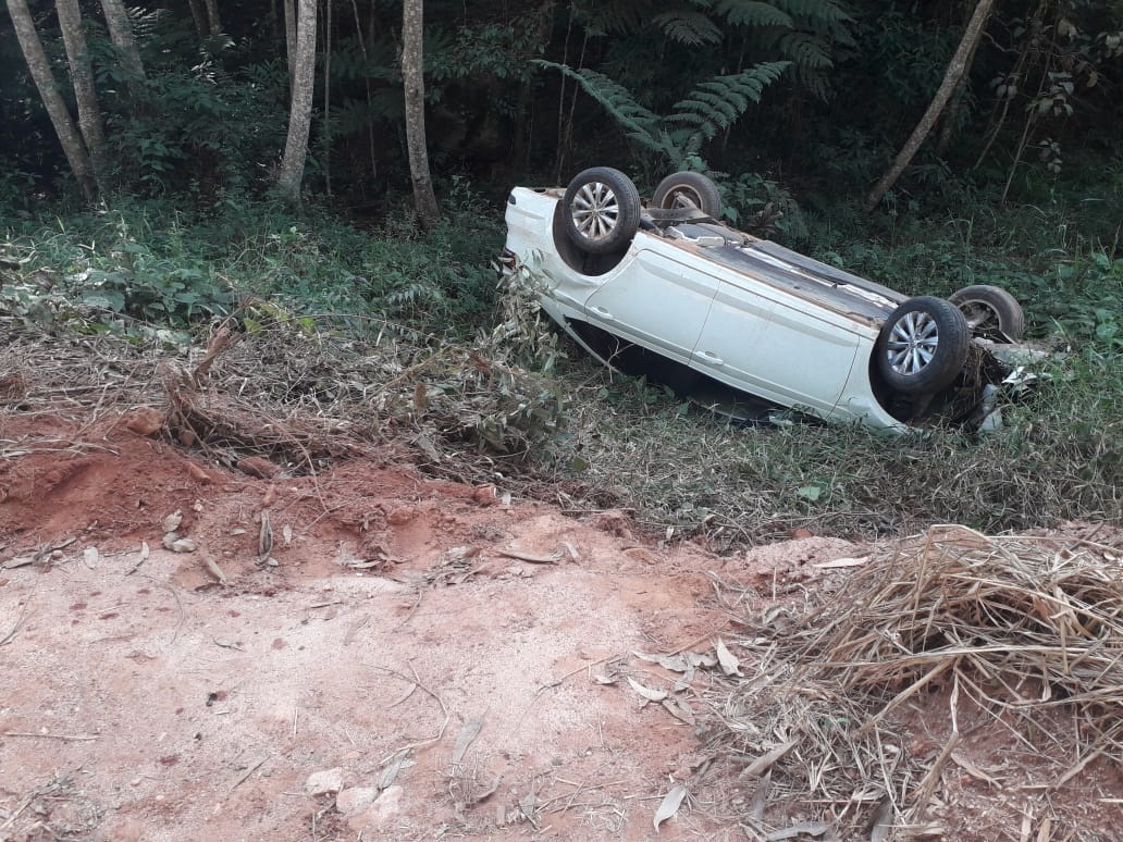 Homem tem dedo do pé arrancado em colisão entre moto e carro na zona rural de Canaã