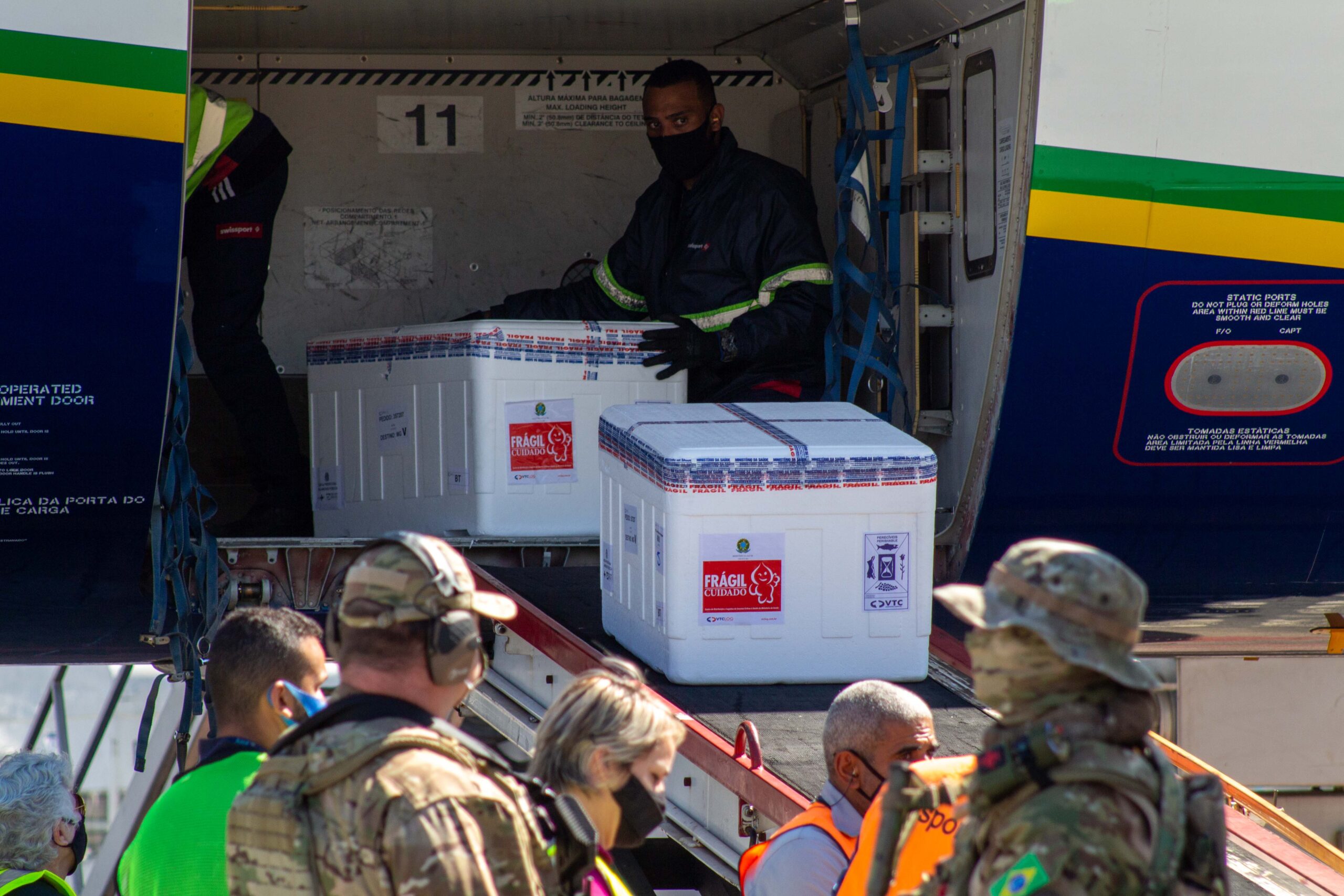 Imunizantes da Pfizer, CoronaVac e Janssen já estão em Minas Gerais