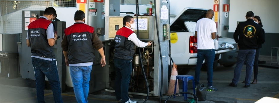 Operação Integrada Petróleo Real flagra postos de combustíveis com irregularidades em todo o estado