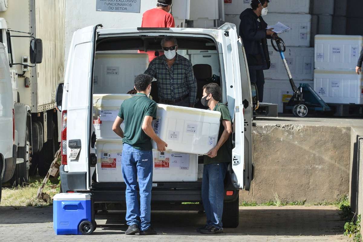 Governo de Minas distribui 380 mil novas doses de vacina da AstraZeneca