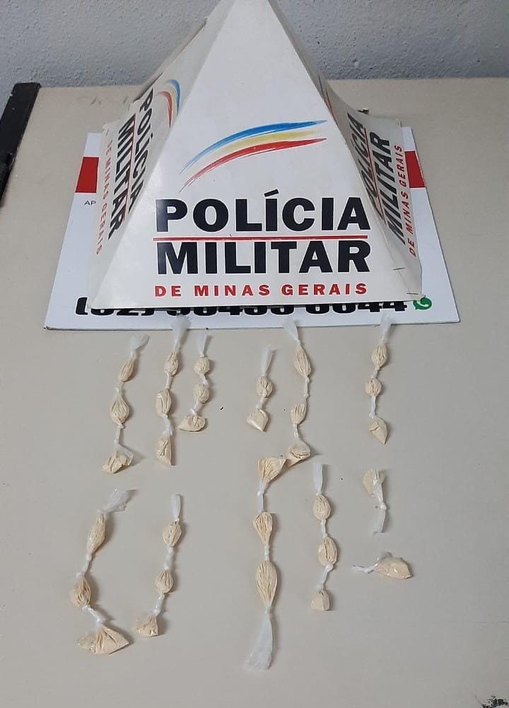 Dezenas de papelotes de cocaína apreendidos em Coimbra pela Polícia Militar
