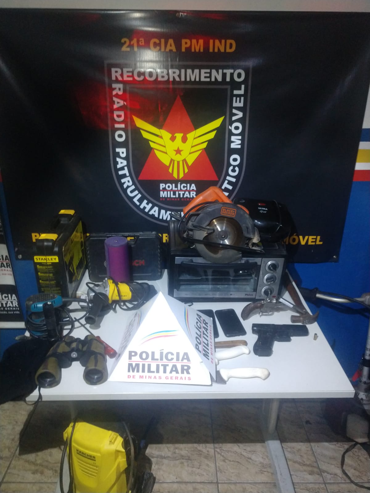 Um adulto e dois adolescentes detidos por roubo a sítio na zona rural de Ponte Nova