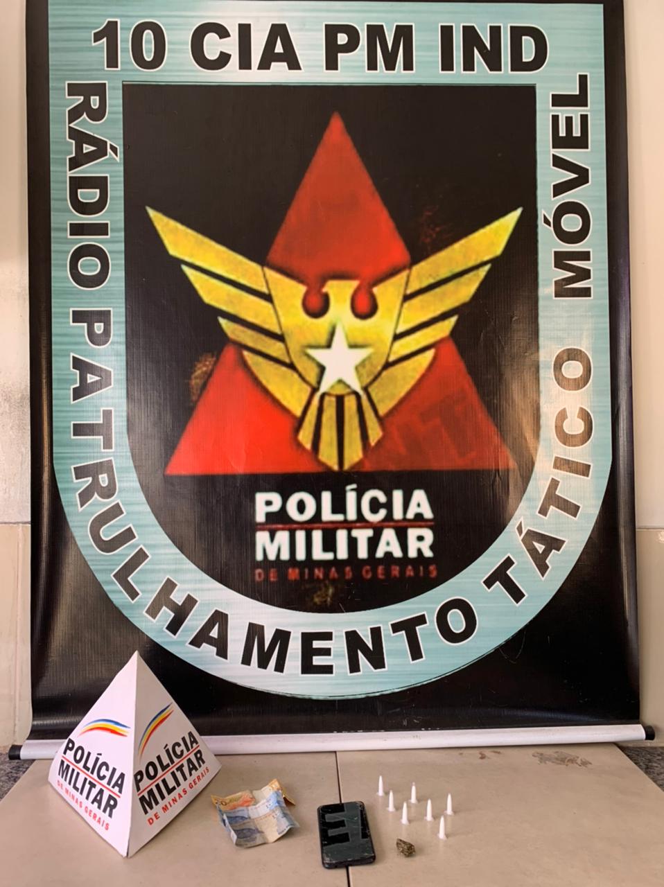 Homem preso com drogas na zona rural de Cajuri