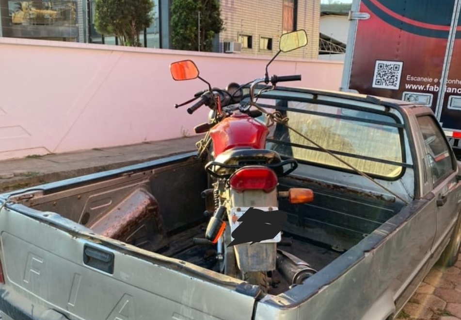Motocicleta roubada recuperada pela Polícia Militar