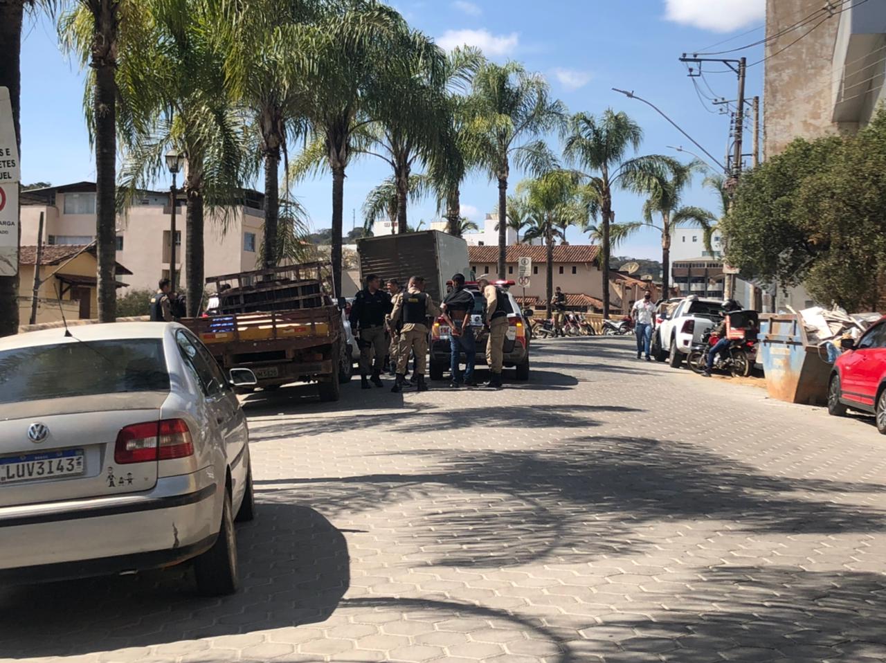 Polícia Militar de Viçosa prende autores de tentativa de roubo na rua Floriano Peixoto