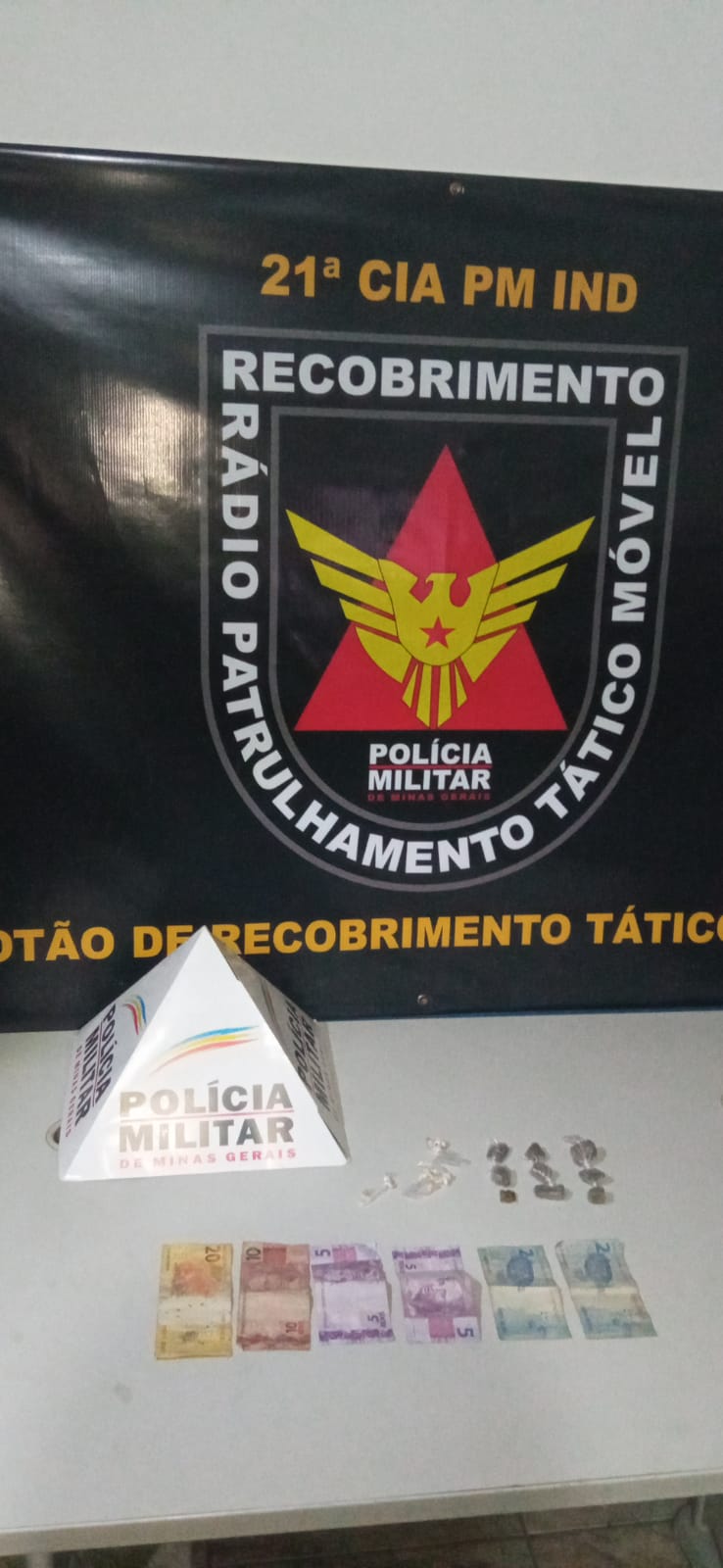 Garoto de 13 anos é pego pela polícia realizando tráfico de drogas em Ponte Nova