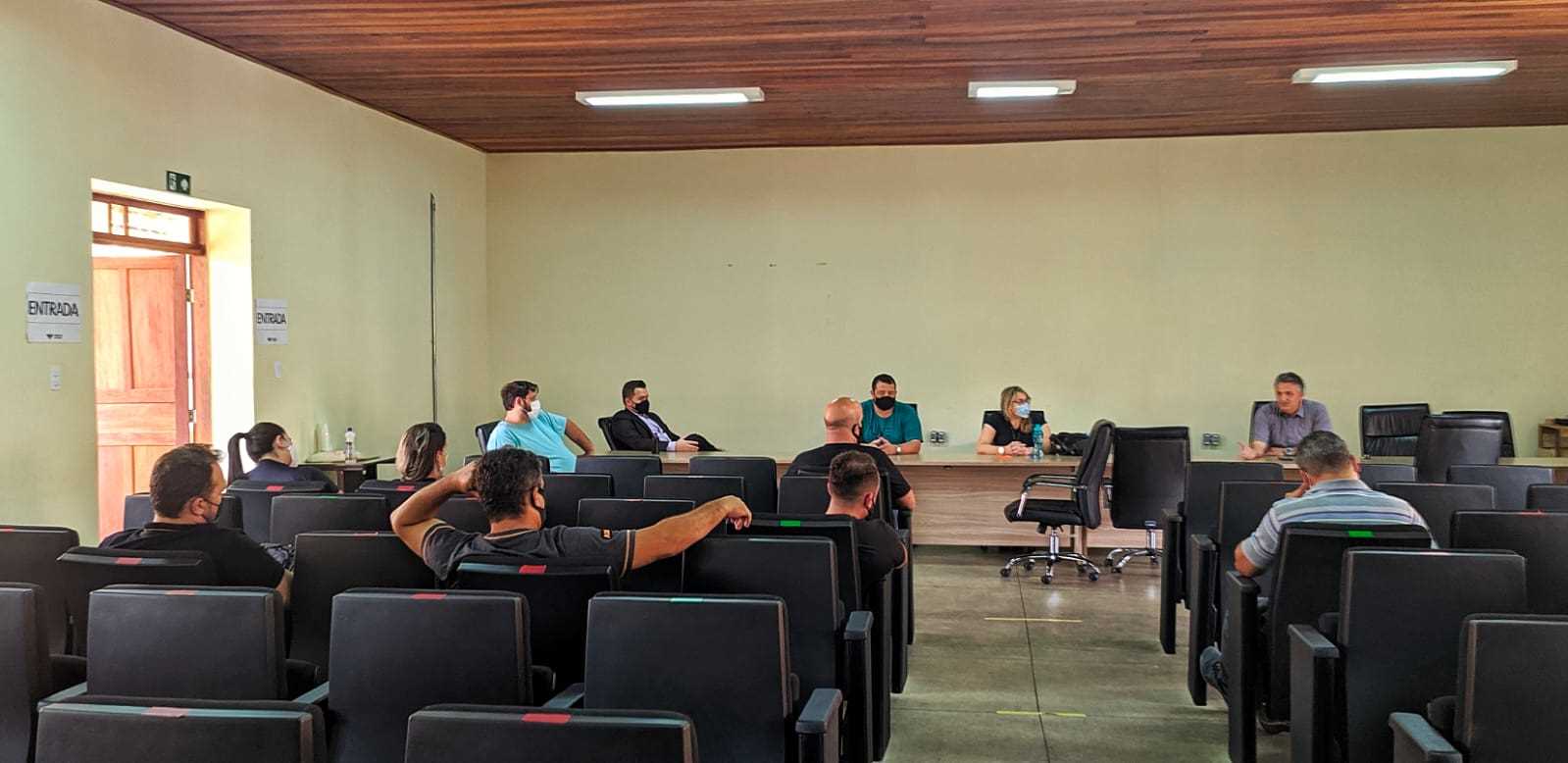 Fiscalização da prefeitura se reúne com representantes de bares para reforçar normas do Minas Consciente