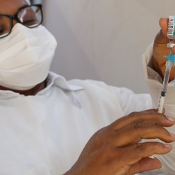 Minas Gerais ocupa 2º lugar em ranking de transparência de dados sobre a vacinação