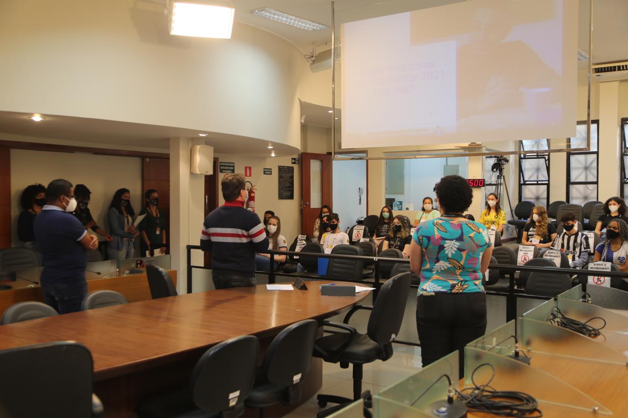 Viçosa realiza o primeiro encontro presencial do Parlamento Jovem