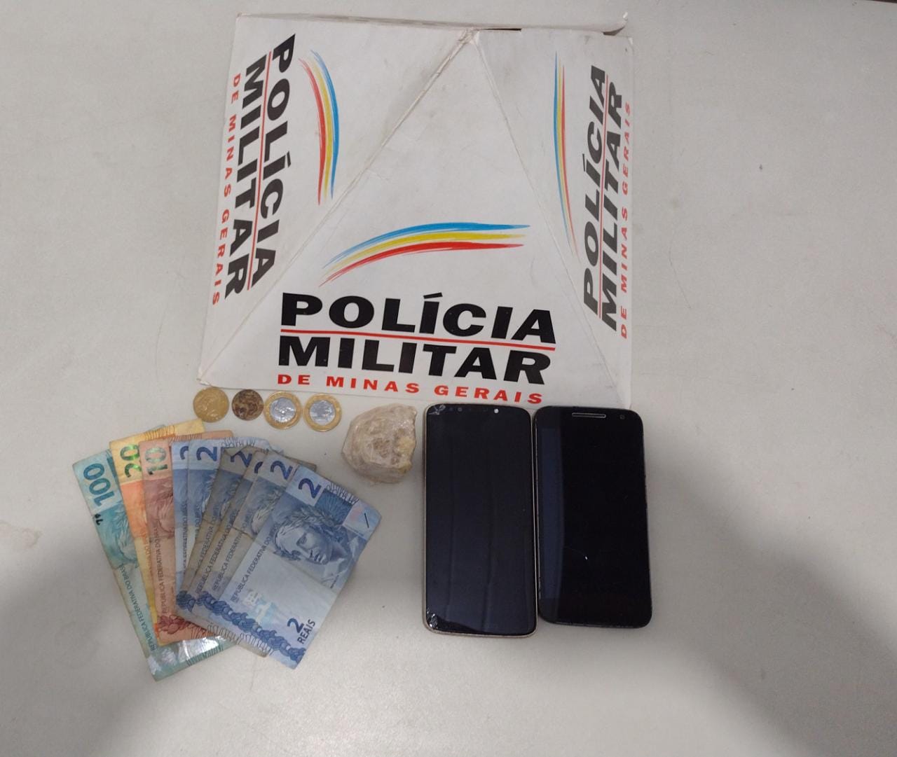 PM prende suspeitos por tráfico de drogas