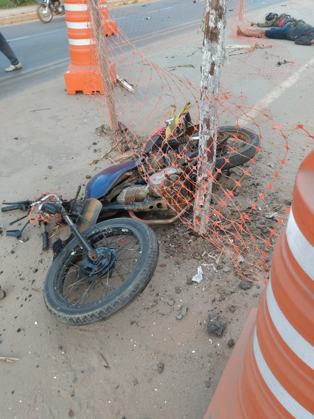 Colisão entre motocicletas deixa três pessoas feridas na avenida Ozanan Coelho, em Viçosa