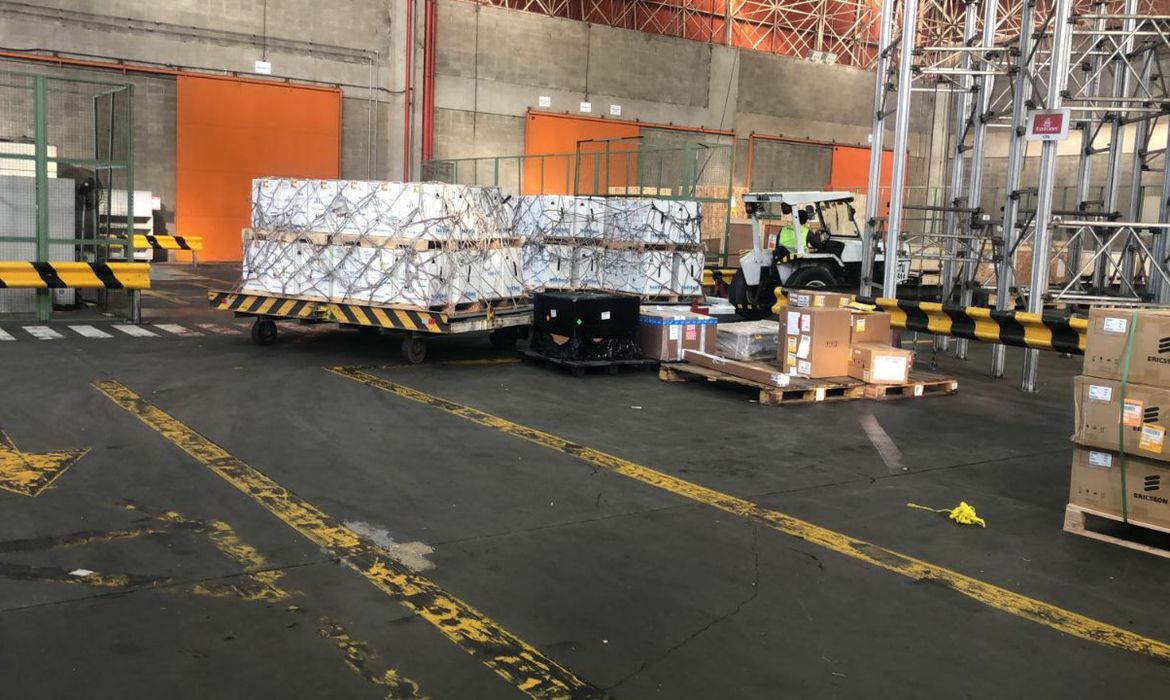 Brasil recebeu na tarde de domingo (22) mais dois lotes de vacinas da Pfizer