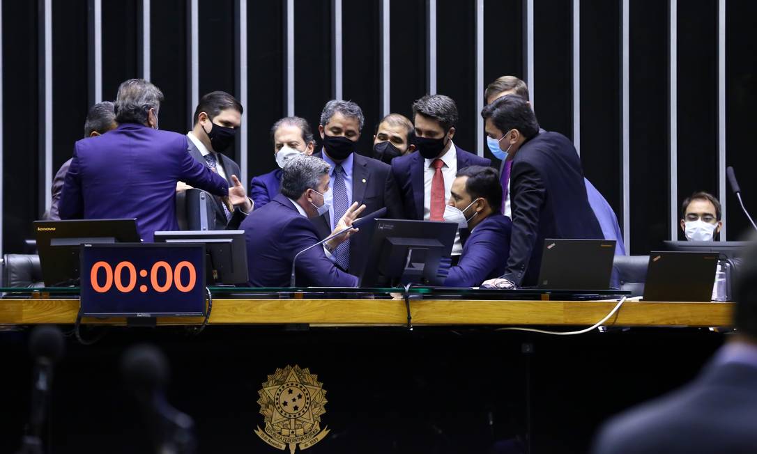 Câmara aprova projeto que permite a privatização dos Correios