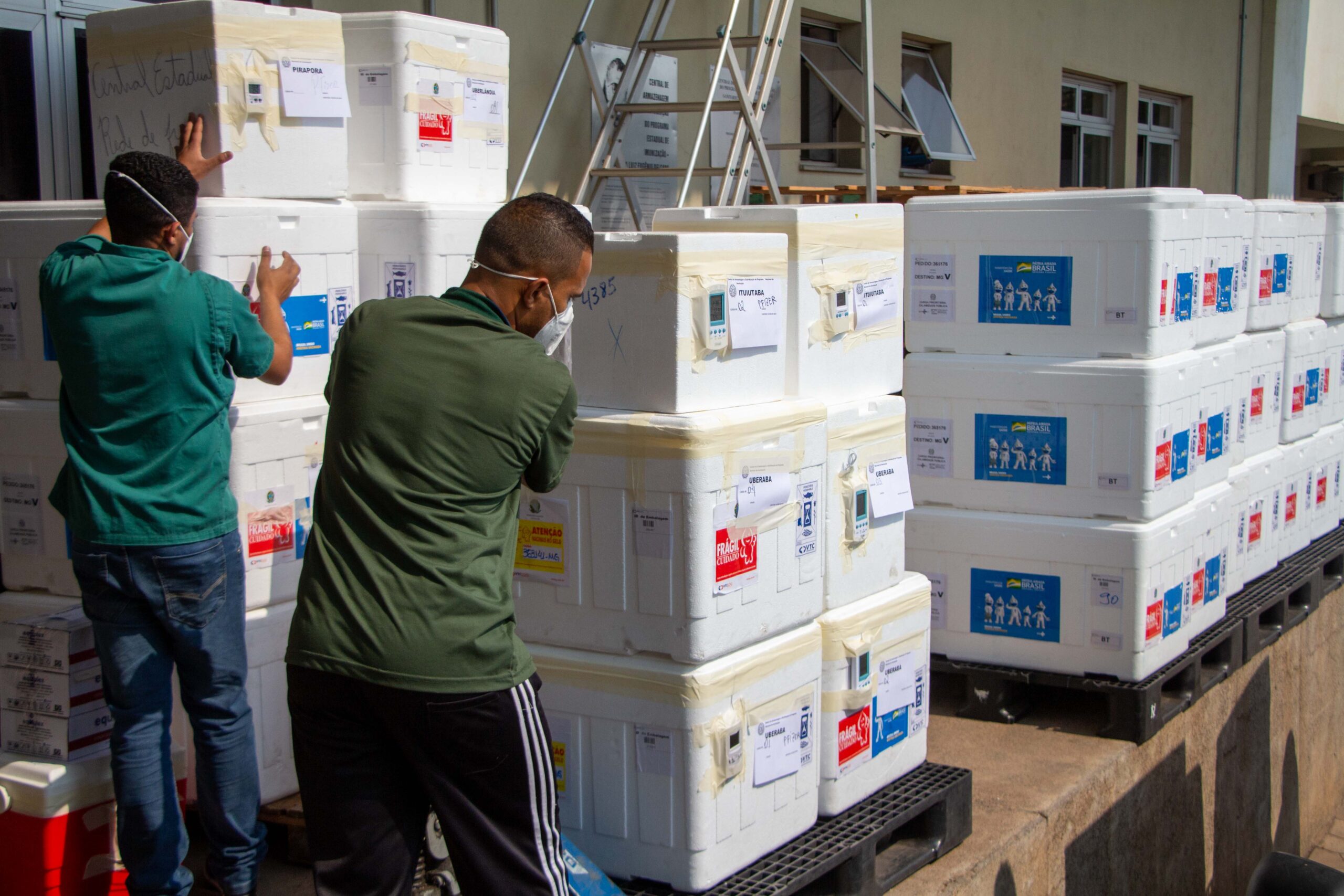 Minas Gerais distribui mais de 627 mil doses de vacinas contra a covid-19 às Regionais de Saúde