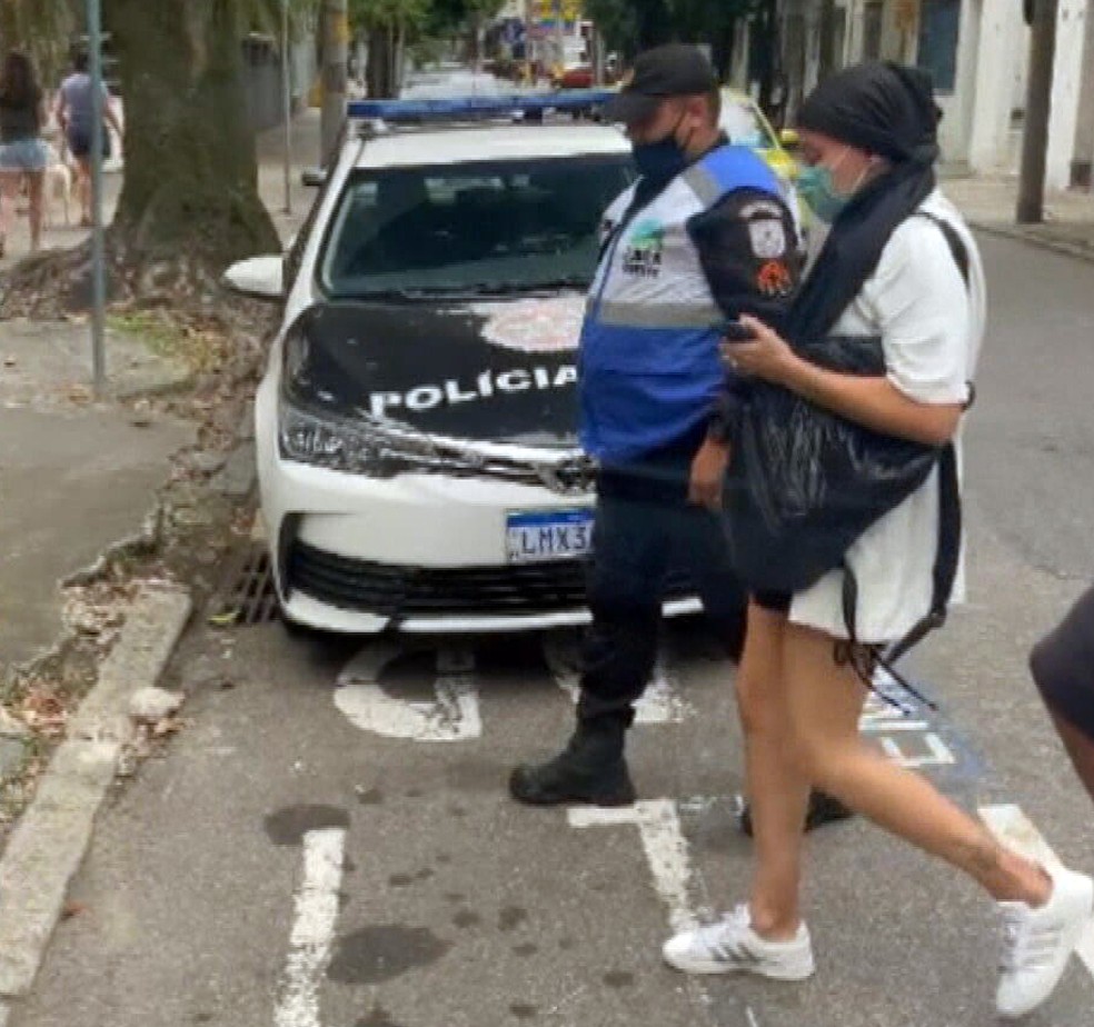 Viçosense presa no Rio de Janeiro por estelionato. Segundo a polícia, ela afirmava ter câncer e fingia fazer Pix em compras e serviços