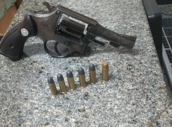 Jovem é preso por porte ilegal de arma em Coimbra